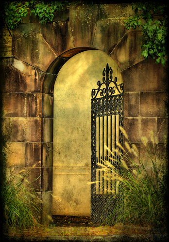 Gate photo by http://www.flickr.com/photos/aussiegall/2544758628/